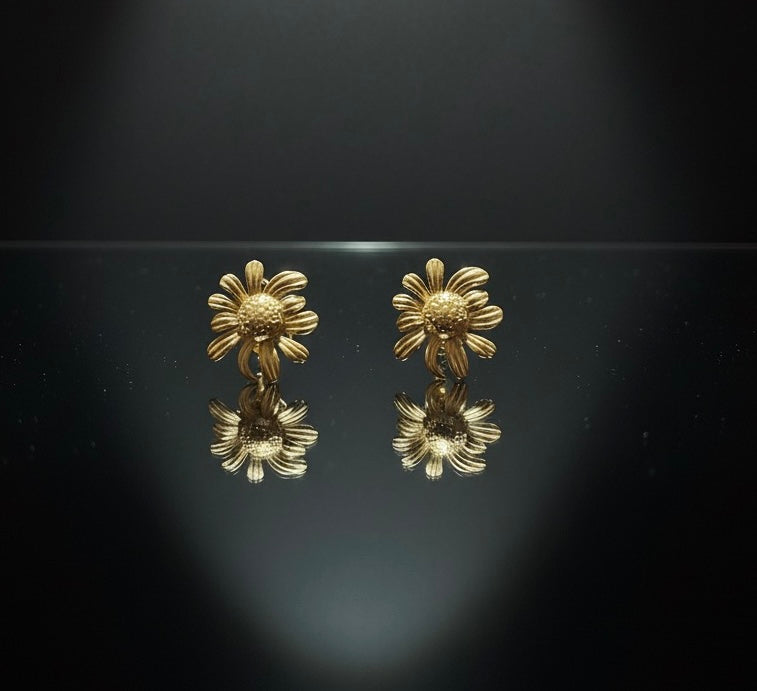 Daisy stud earring -18K Gold Plated
