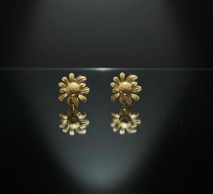 Daisy stud earring -18K Gold Plated