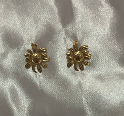 Daisy stud earring -18K Gold Plated