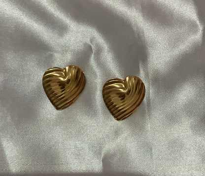Ribbed Heart Stud Earrings -18K Gold Plated