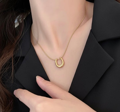 U-Shape Glow Chain Pendant Necklace -18K Gold Plated