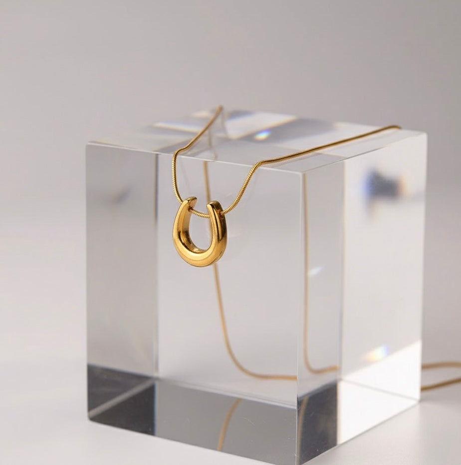 U-Shape Glow Chain Pendant Necklace -18K Gold Plated