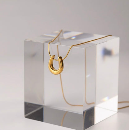 U-Shape Glow Chain Pendant Necklace -18K Gold Plated