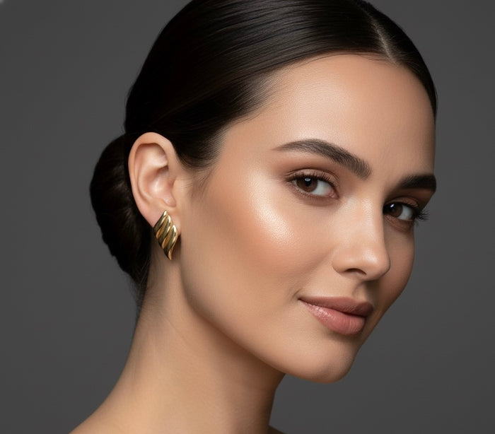 Wavy Shell Stud Earrings -18K Gold Plated